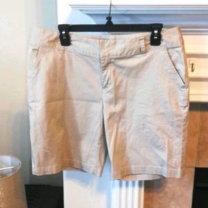 🦘 Women's Khaki Bermuda Shorts 🦘